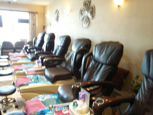 Very nice chairs with clean water come - out directly into soaking bowls covered by plastic liner to prevent germ , bacteria & infection !