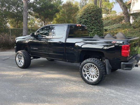 2017 Silverado 1500 with a Rough Country Lift kit, Cali Summit 22" rims, Canetis Subwoofers and MMats mids highs and amp.