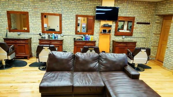 Welcome To Orlando Salon. 5975 N Clark St, Chicago IL 60660