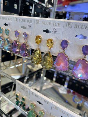 Large selection of beautiful earrings