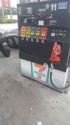 7-Eleven at S. Orange & E. Landstreet.  Pump not working