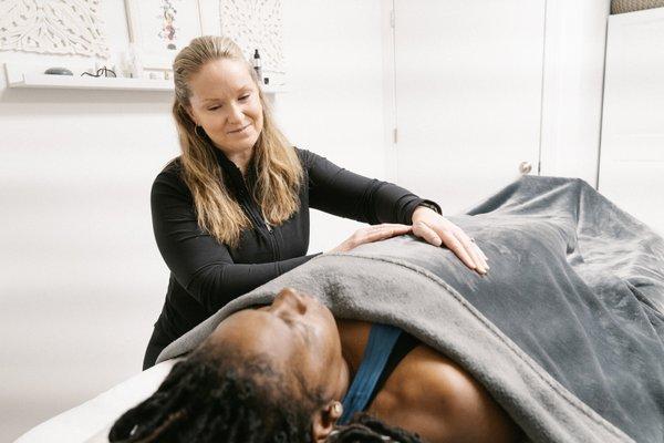 Acupressure & Reiki aide in pain management & balancing mental & emotional wellness.  
https://www.theunionwellness.com/services#energy