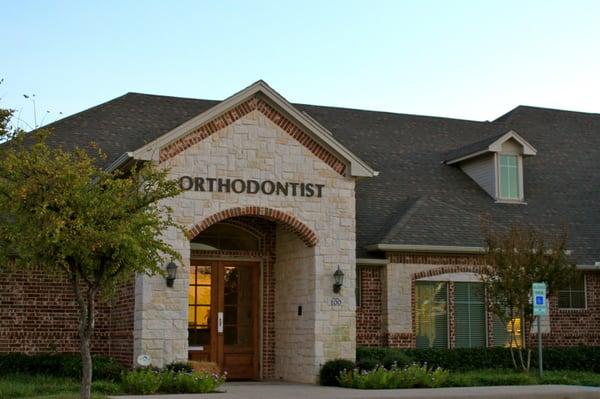 Smile Design Orthodontics. Grand Prairie Office.