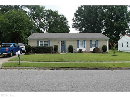 Charming 3 bdrm, 2 bath ranch style home in the well established neighborhood of Camelot...