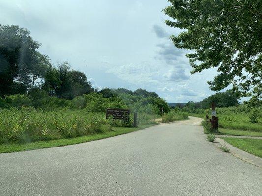 Entrance to one of the many trails within the park