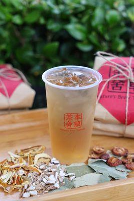 poria barley tea
Has a mild lotus leaf fragrance and offers some effectiveness in reducing swelling.
去除湿气，排出油腻。有荷叶清香和茯苓独特风味一款养生茶