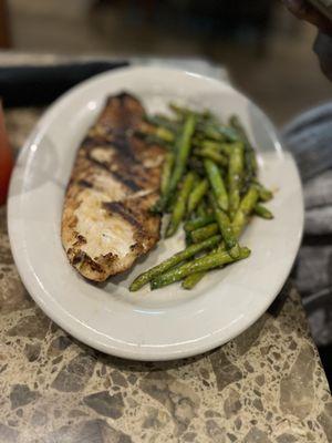 Grilled redfish with asparagus