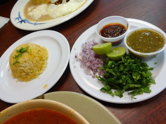 Rice and condiments for your Birria