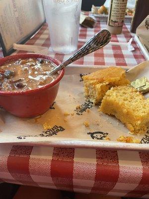 Delicious chili with cornbread