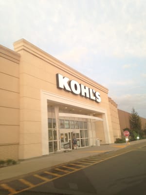 Woburn Kohl's -- Kohl's Plaza: 425 Washington Street, Woburn            Storefront