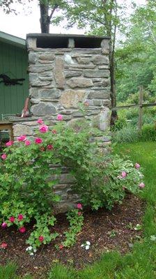 Outdoor stone baebecue for wood and charcoal