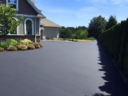 Asphalt paving installation