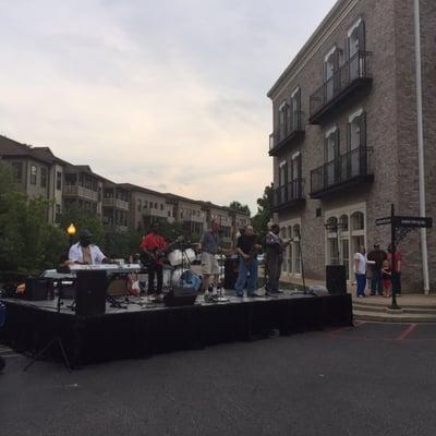 2015-06-05; Good music from the live band; 2015 Harbortown 5k, Memphis TN