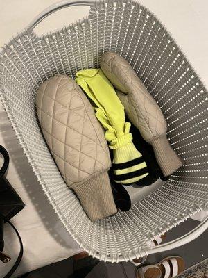 Socks/gloves/shoes that you wear during the cryotherapy session