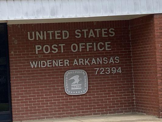 close-up view of front wall of Widener post office