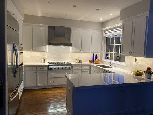 Porcelain countertop tile backsplash