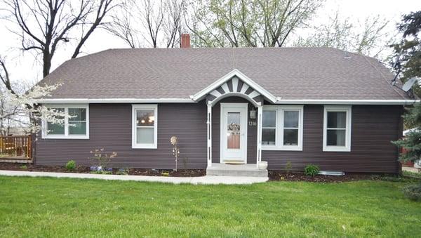 Siding: Royal Brown, Gutters: White, Cladding: White, Windows: White