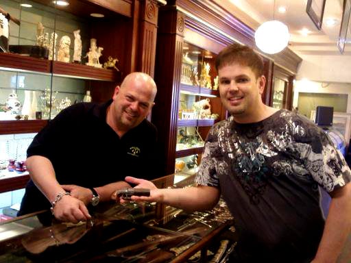 THE OWNER OF RARE COLLECTIBLES ON THE TV SHOW- PAWN STARTS