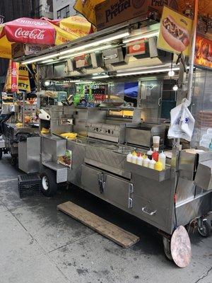 Reda's Fresh Halal Cart