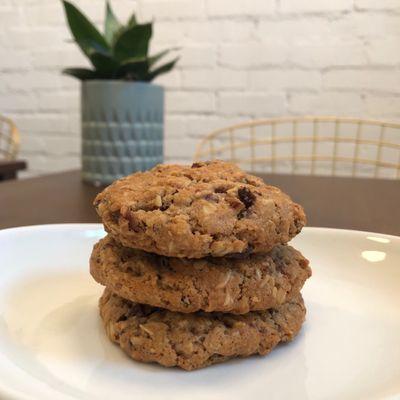 Chewy Oatmeal Raisin Cookies