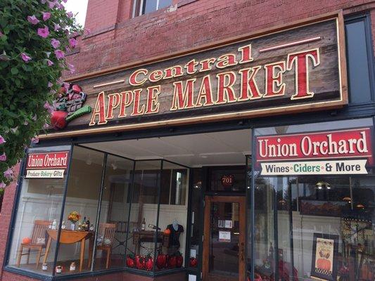 We stopped here after church for a wonderful sandwich and some wonderful cookies!!  Check it out!!