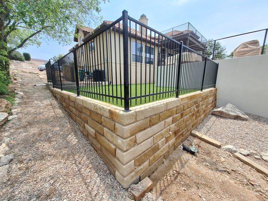 Retaining wall and artificial turf