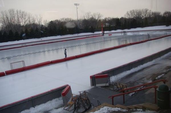 Oval rink