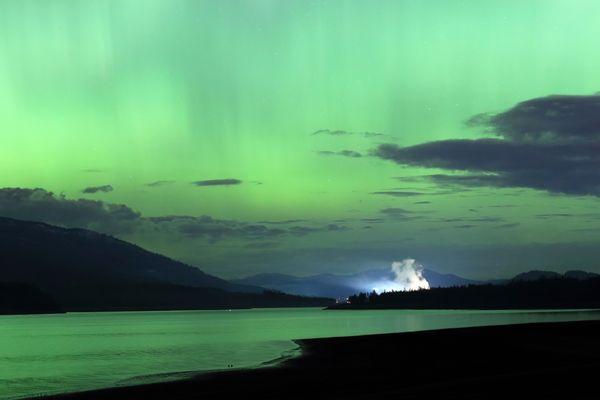 Aurora borealis lighting the night sky