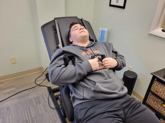 A patient relaxing on our decompression chair.