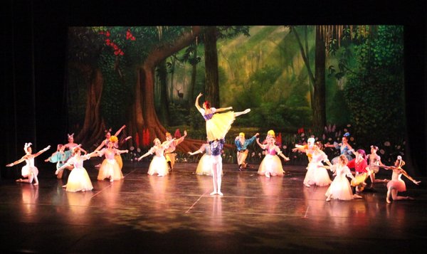 Snow White, an original ballet from Metropolitan Ballet Theatre, March 2014. Photo: Goli Kaviani.