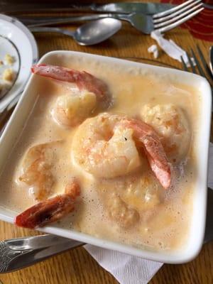 Shrimp and grits in lobster cream