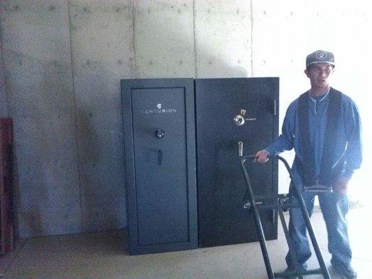 We move large safes!