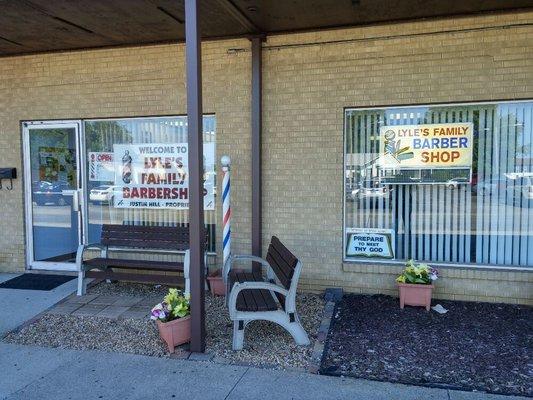 Lyle's Family Barbershop