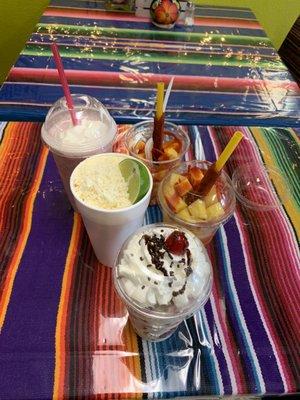 Mangonadas, Vado de Mango, Fresas con Crema, Elote, y Licuados Fresa