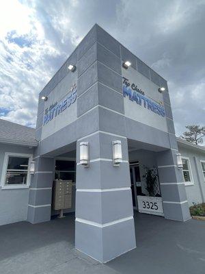 Front Entrance of Top Choice Mattress
PH 321-655-8409
3325 W New Haven Ave #107, Melbourne, FL 32904