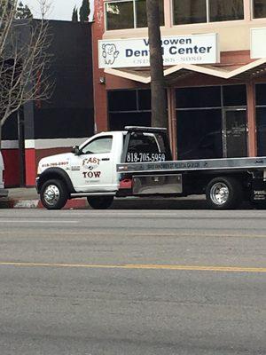 This is the truck with no break lights ... dangerous!!