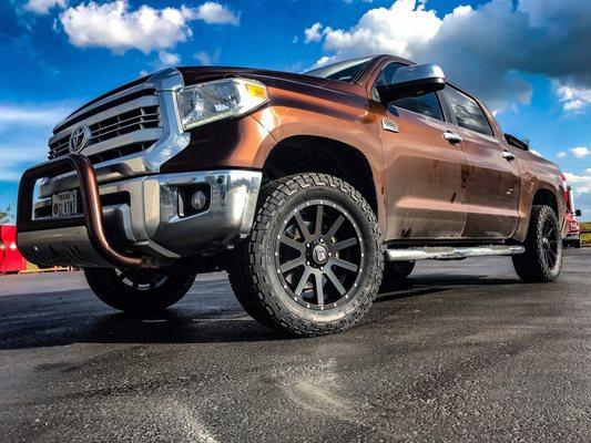 2015 tundra
2" Rancho Suspension level
20x9 @xdwheels heist
33" @coopertire at3