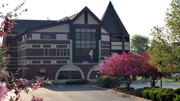 The Glen Ellyn Public Library