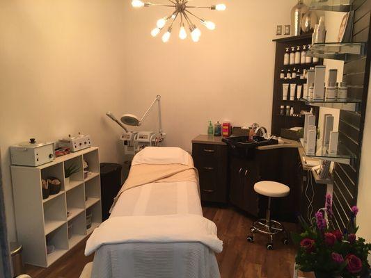 Palace Aesthetics Service room! @torillapalaceaesthetician