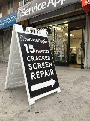 15 minutes cracked screen repair in the heart of DTLA!