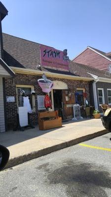 Stash Antiques Consignment Shop & Cafe