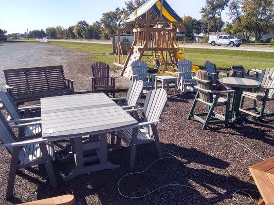 Outdoor furniture & playsets