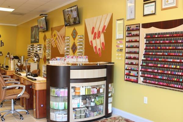 Nail Tech's Polish & Manicure Stations