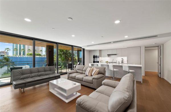 We offer Luxury Real Estate sales & property management services in Park Lane Ala Moana.