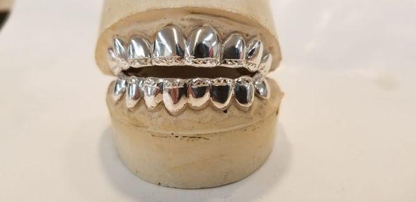 #J&JBestgold. #goldteeth #Samedaygoldteeth #cumstomgrillz #Bestquality #Bestprice #goldgrillz #10k #14k #18k #silver #Rosegold #Whitegold