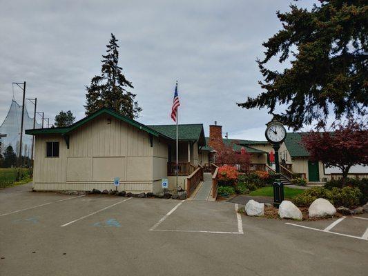 Parking lot view of the clubhouse and restaurant.