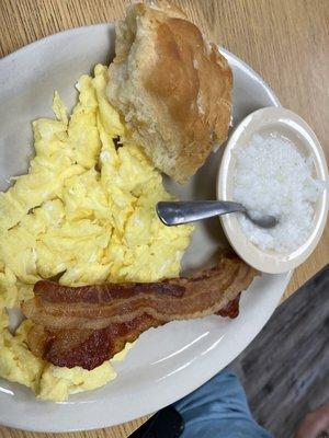 Scrambled eggs, biscuit & grits