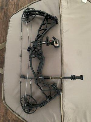 Hoyt Axius Alpha