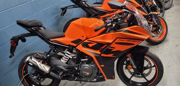 KTM RC390 SERIOUS STREET DOESN'T HAVE TO BE EXPENSIVE OR OVERWHELMING!