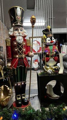 Cute holiday window displays